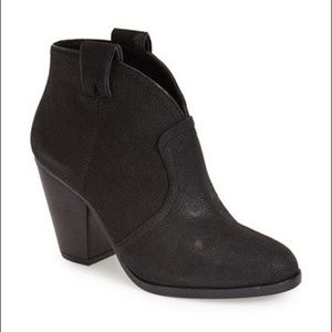 Vince Camuto Black Leather Hillsy Boots 5.5